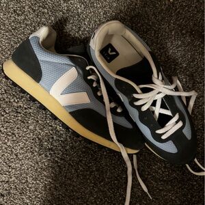 VEJA sneakers mens8/womens 9.5.
